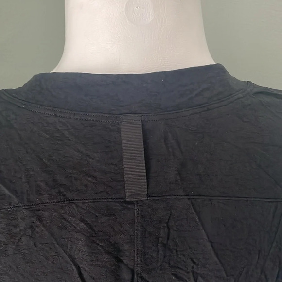 LULULEMON Black Short Sleeve Tee Split Back Size 4 - Picture 5 of 9